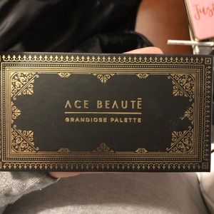 Ace Beaute Grandoise Eyeshadow Palette